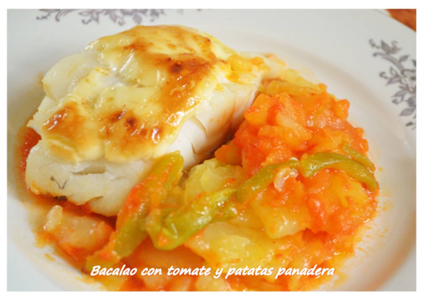 Bacalao con tomate y patatas panadera