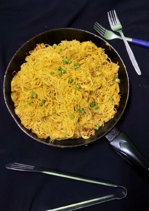 স্পাইসি সবজি নুডলস রেসিপির প্রধান ছবি
