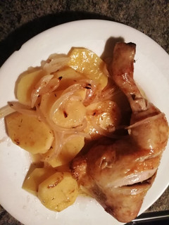 Una foto de Pollo asado con patatas