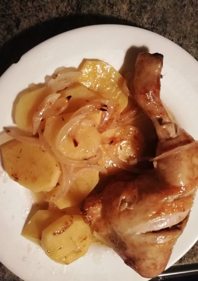 Una foto de Pollo asado con patatas