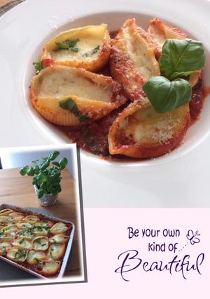 O poză a rețetei Ricotta-conchiglioni (paste scoici uriașe) cu sos de roșii.