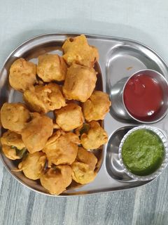 પનીર પકોડા(Paneer pakoda recipe in Gujarati) રેસીપી મુખ્ય ફોટો