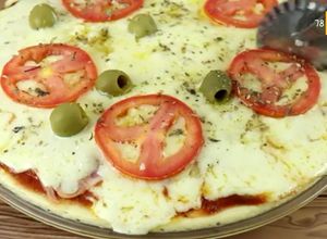 Una foto de Pizza casera en horno de microondas