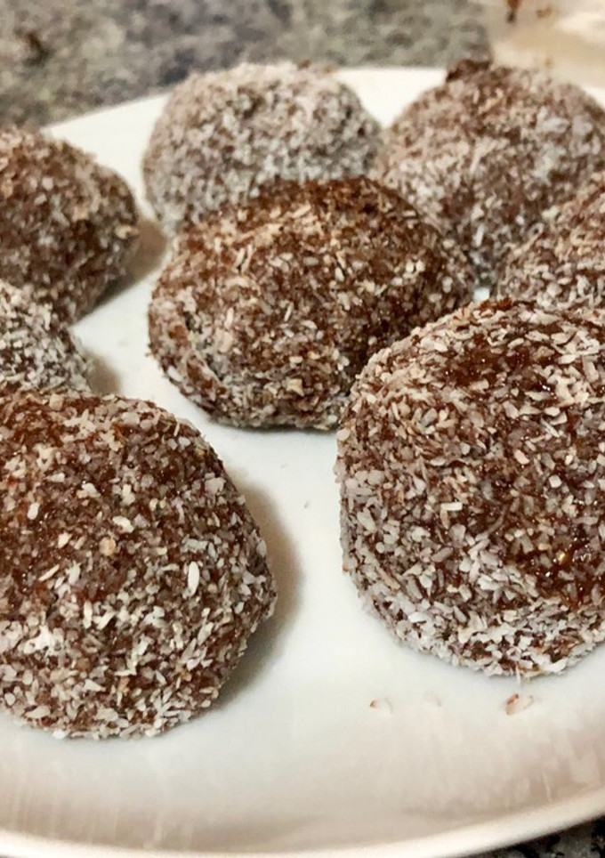 Una foto de Bolas de chocolate y coco para microondas