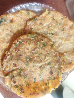 મૂળા નાં પરાઠા (Mooli Paratha Recipe In Gujarati) રેસીપી મુખ્ય ફોટો
