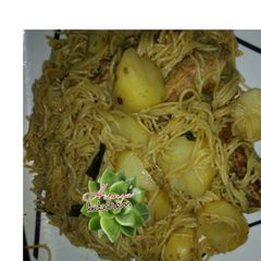 A picture of Jallof spageti wt patato.