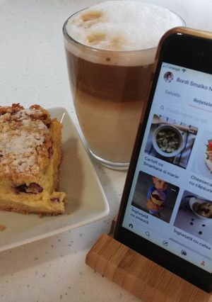 O poză a rețetei Crumble cu afine și zmeură.