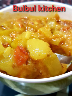 लौकी टमाटर की खट्टी मीठी सब्जी (lauki tamatar ki khatti meethi sabzi recipe in Hindi) रेसिपी मुख्य फोटो