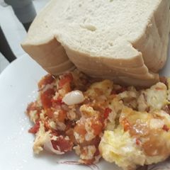 A picture of Fried egg with slice bread.