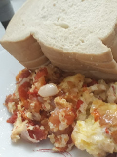 A picture of Fried egg with slice bread.