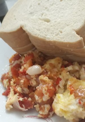 A picture of Fried egg with slice bread.