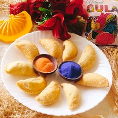 A picture of Gujiya 😋 Coconut staffing gujiya 😋.