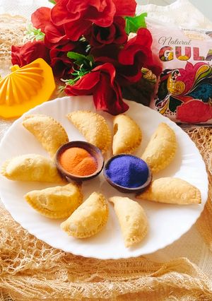 A picture of Gujiya 😋 Coconut staffing gujiya 😋.