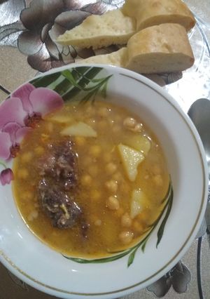 Фото Крымско-татарская кухня/мясной суп с нутом/.