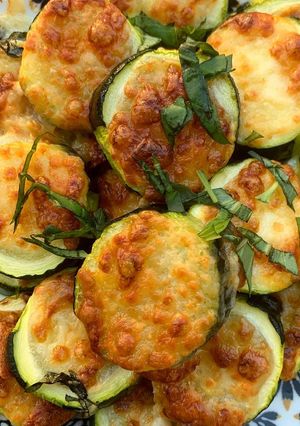 Une photo de Courgettes à la mozzarella et basilic 🇮🇹
