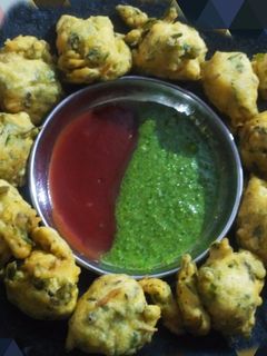 મેથી ગોટા (Methi Gota Recipe In Gujarati) રેસીપી મુખ્ય ફોટો