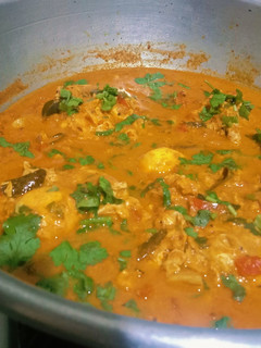 உடைத்து ஊற்றிய முட்டை குழம்பு(muttai kulambu recipe in tamil) செய்முறை முக்கிய புகைப்படம்