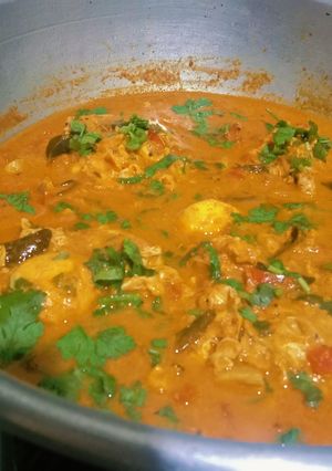 உடைத்து ஊற்றிய முட்டை குழம்பு(muttai kulambu recipe in tamil) செய்முறை முக்கிய புகைப்படம்