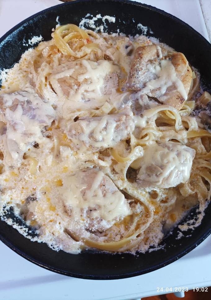 Макаронні гнізда з куркою