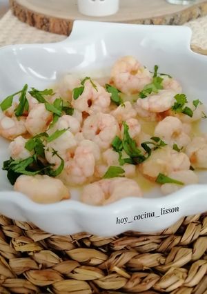 Una foto de Gambas con ajo y limón