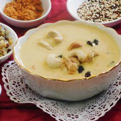 A picture of Kheer/payasam with Quinoa, condensed milk and jaggery.