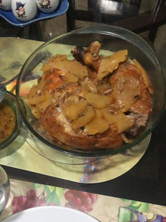 Una foto de Pollo al horno con papas y salsa agridulce