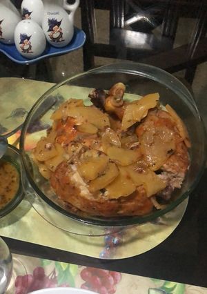 Una foto de Pollo al horno con papas y salsa agridulce