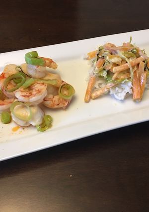 Une photo de Pétoncles et crevettes aux poireaux et carottes