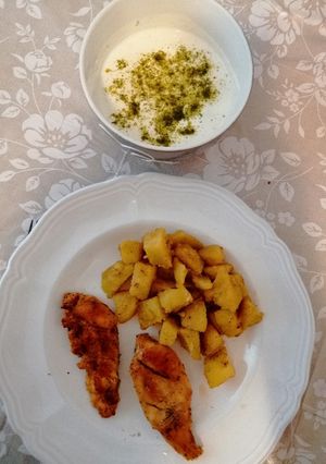 Tepsiben sült csirkemell, sült krumplival recept fotója