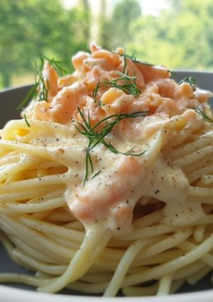 Φωτογραφία της συνταγής Spaghetti με καπνιστό σολομό και κρέμα γάλακτος. 🍝