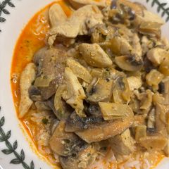 A picture of Creamy Chicken Stroganoff.