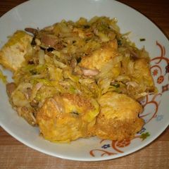 A picture of Fried tofu with cabbage sauce.