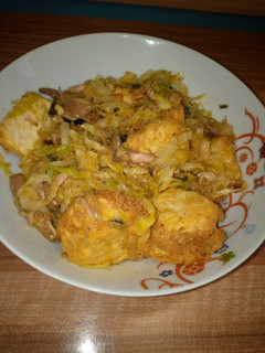 A picture of Fried tofu with cabbage sauce.
