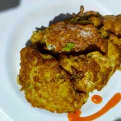 A picture of Martabak mie telur.