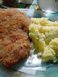 Una foto de Milanesas caseras y crocantes con puré