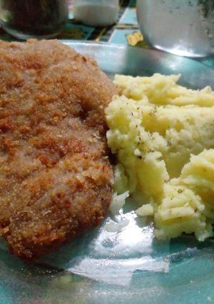 Una foto de Milanesas caseras y crocantes con puré