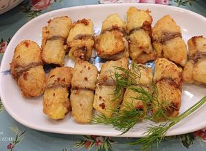 Hình của món Phi lê cá rô phi cuộn thịt chiên giòn.