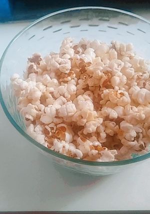 Una foto de Pochoclos Dulces con chocolate blanco