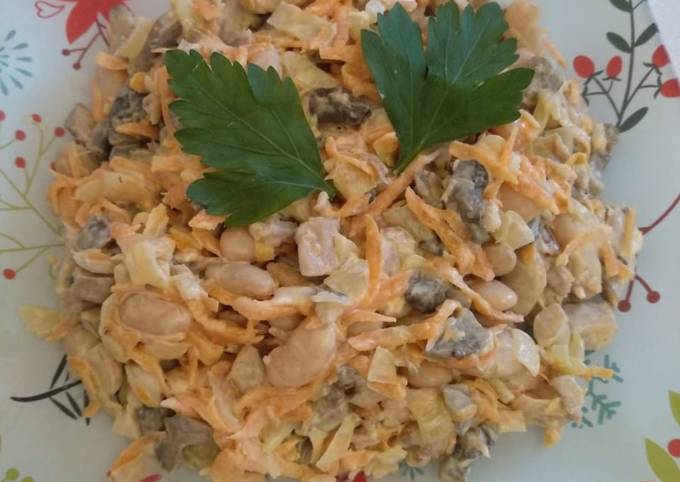 Салат с фасолью и грибами