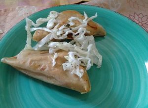 Una foto de Dobladitas fritas rellenas de pescado. ॐ