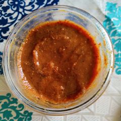 A picture of Lehsun chutney.