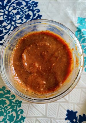 A picture of Lehsun chutney.