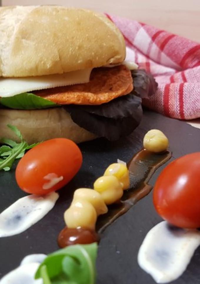 Una foto de Tortitas de tofu o salmón falso (burger)