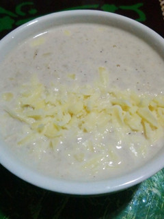 Una foto de "arroz" de coliflor con leche