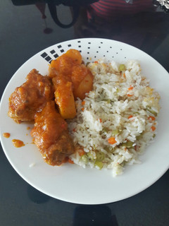 Una foto de Pollo Guisado con papas