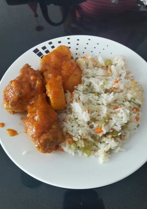 Una foto de Pollo Guisado con papas