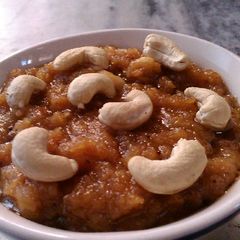 A picture of Moong daal halwa.