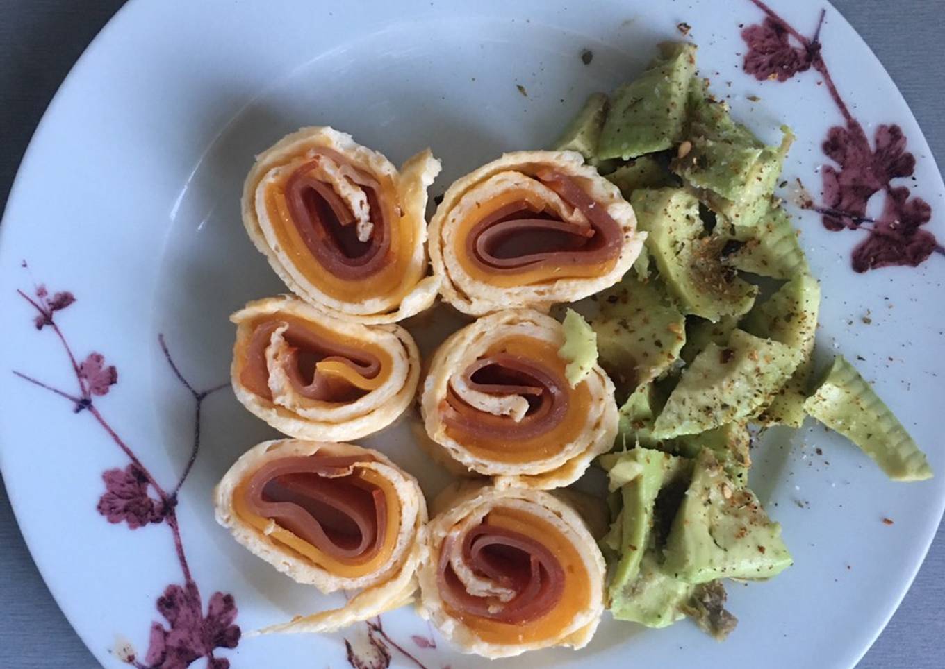 Sushi de tortilla con aguacate