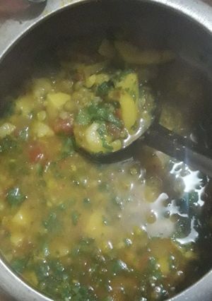 आलू मटर टमाटर की सब्जी (aloo matar tamatar ki sabzi recipe in Hindi) रेसिपी मुख्य फोटो