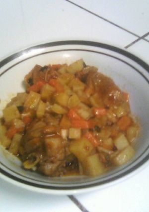 Una foto de Estofado de pollo con verduras